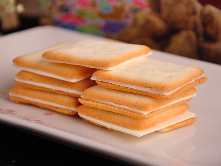 日本进口 日光冲绳盐味猫舌饼干 135克/盒